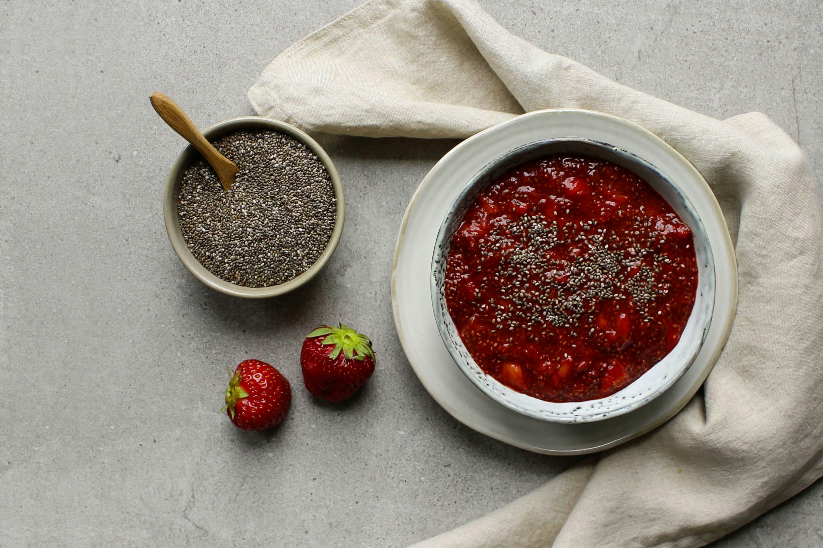 Erdbeer-Chia-Kompott mit Zimt und Vanille