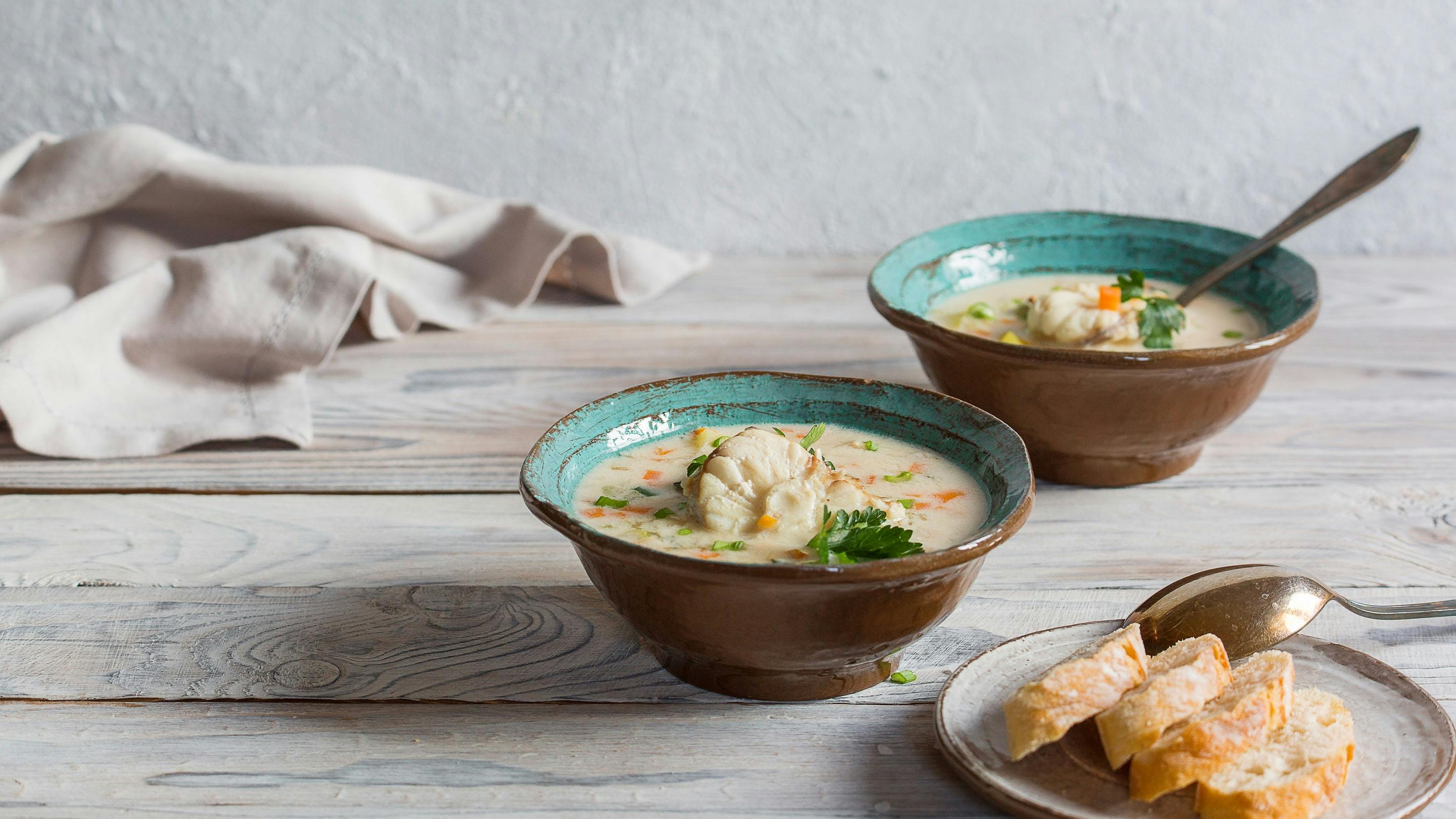 Traditionelle Fischsuppe wird in Norwegen mit saisonalen Fischen zubereitet.