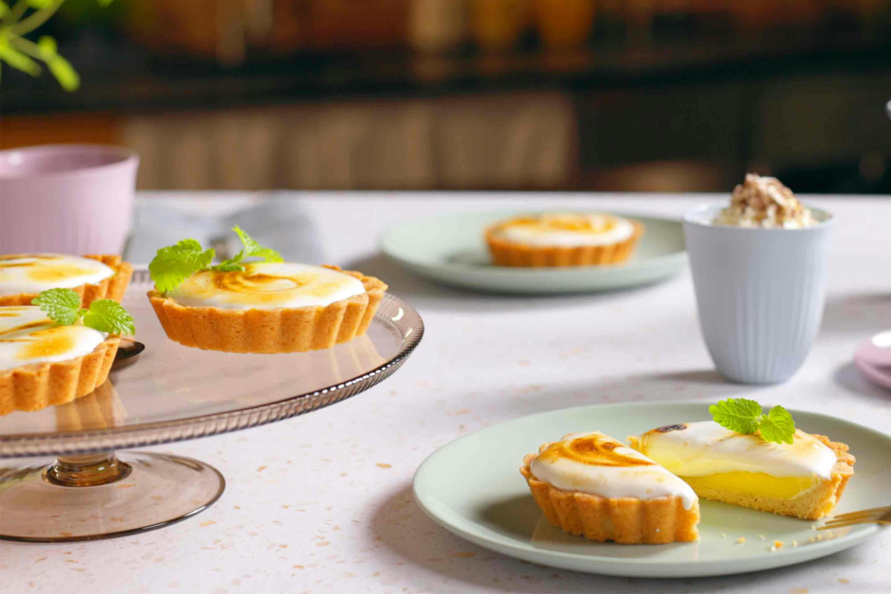Schmackhafte vegane Zitronen Tartelettes mit Baiser.